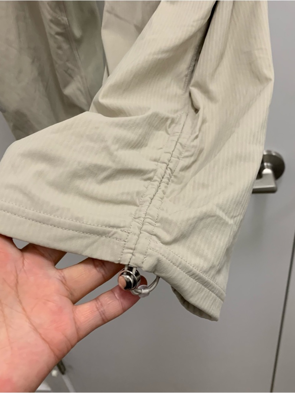 Lululemon Pant  women’s dance studio mid-Rise Cropped pant  in Light tan size 14 - Picture 6 of 16
